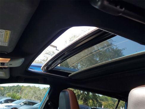 Used 2017 Toyota RAV4 SE image 38