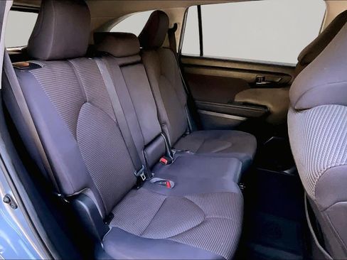 Used 2020 Toyota Highlander LE FWD image 20