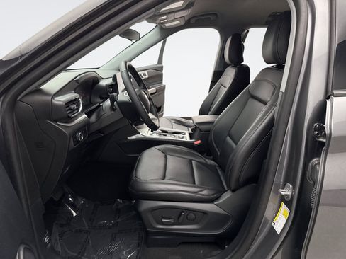 Used 2023 Ford Explorer XLT w/ Equipment Group 202A AWD/4WD image 11
