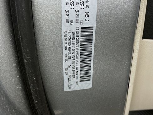 Used 2020 Chrysler Pacifica Touring-L FWD image 12