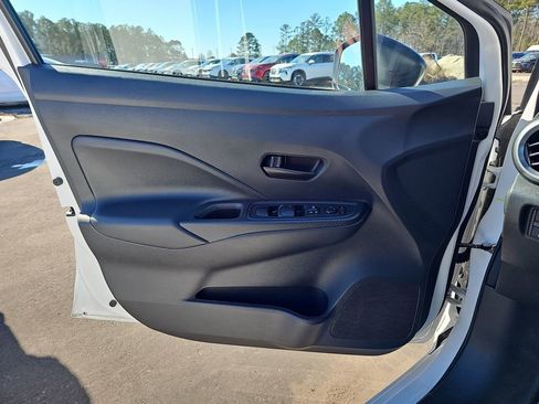 Used 2025 Nissan Versa S w/ Trunk Package image 31