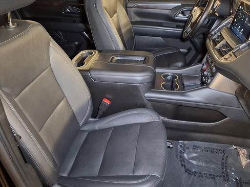 Used 2022 Chevrolet Suburban LT RWD image 21