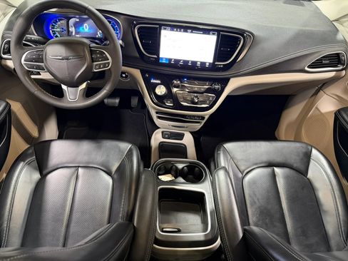 Used 2023 Chrysler Pacifica Touring-L FWD image 53