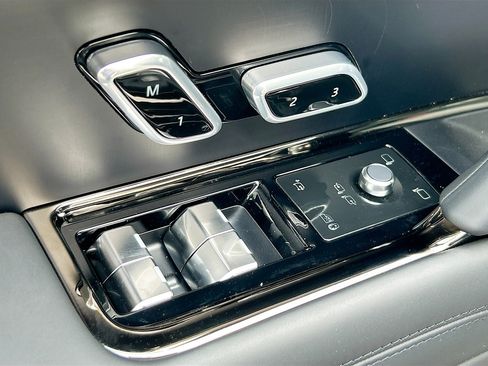 New 2025 Land Rover Range Rover SV image 19