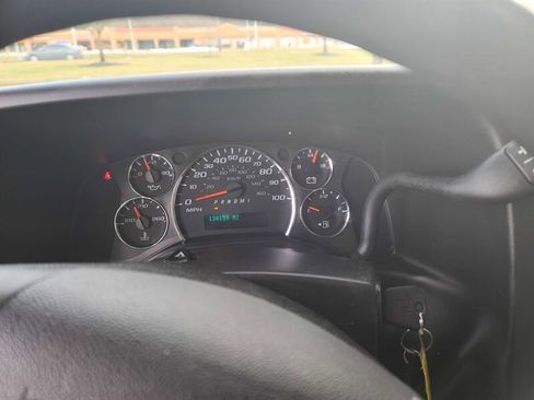 Used 2018 Chevrolet Express 4500 Extended w/ Driver Convenience Package image 18