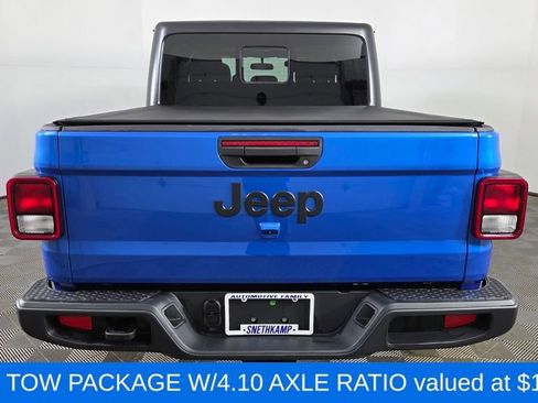 Used 2023 Jeep Gladiator Sport image 8