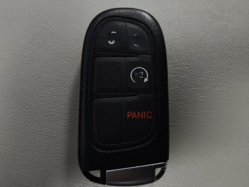 Used 2021 Jeep Cherokee Latitude Lux w/ Mopar Interior Package FWD image 32