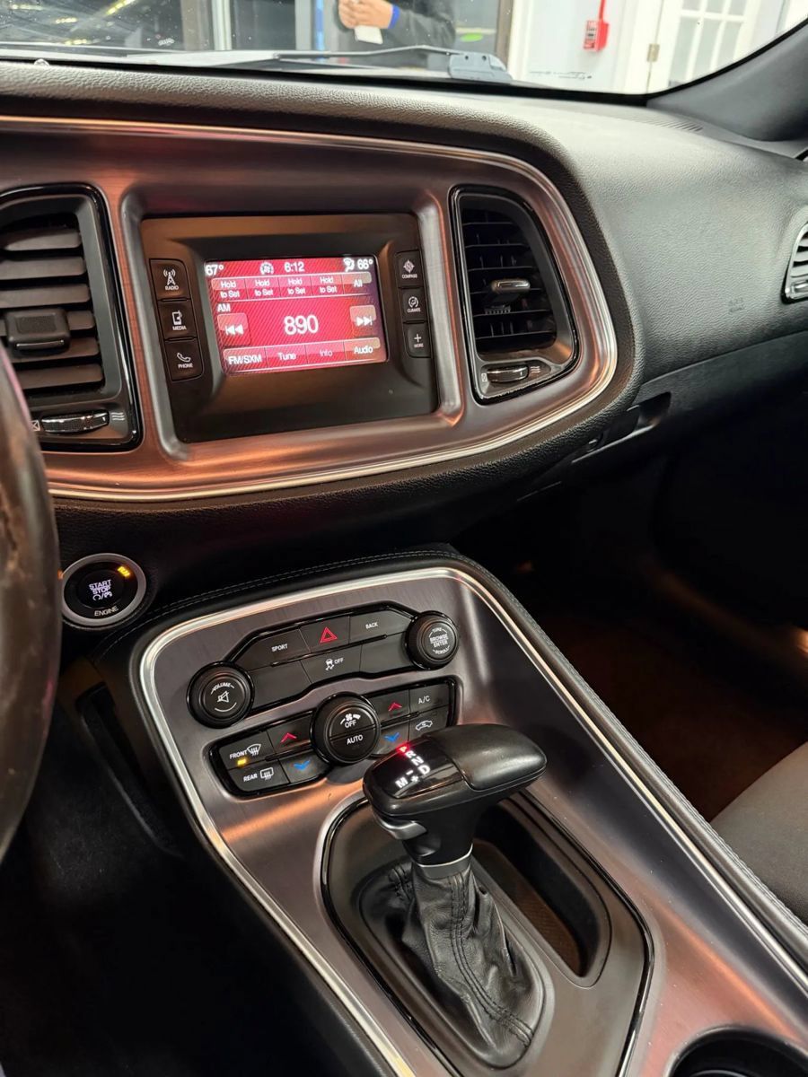 Used 2016 Dodge Challenger SXT RWD image 21