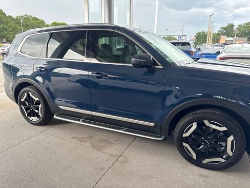 Certified 2024 Kia Telluride EX w/ EX Captain's Chair Package FWD image 4