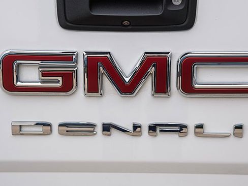Used 2021 GMC Canyon Denali image 17