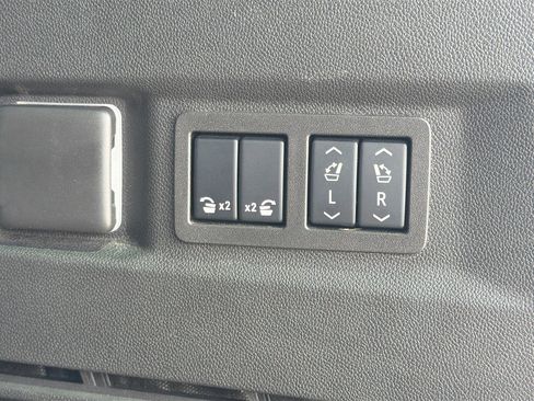 Used 2024 GMC Yukon AT4 w/ Technology Package AWD/4WD image 13