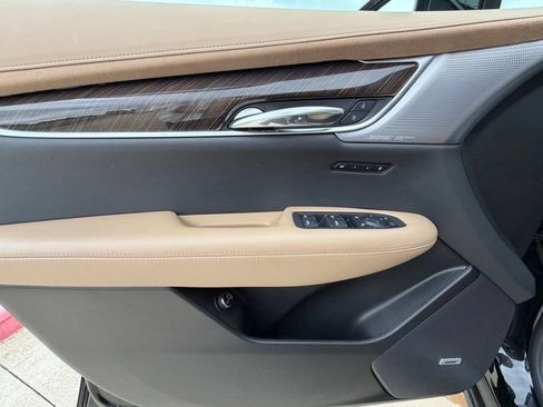 Used 2025 Cadillac XT6 Premium Luxury w/ Platinum Package AWD/4WD image 14