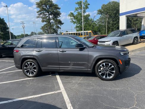 Used 2022 Jeep Grand Cherokee Overland w/ Adv Protech Group III AWD/4WD image 6