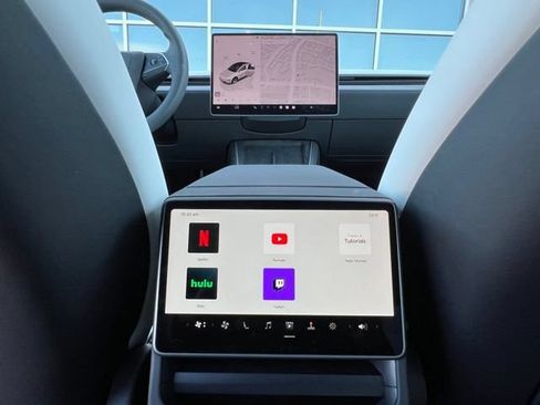 Used 2026 Tesla Model Y AWD image 18