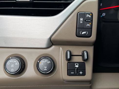 Used 2019 GMC Yukon XL SLT w/ Premium Edition image 18