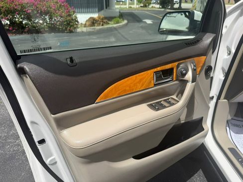 Used 2015 Lincoln MKX FWD w/ Equipment Group 102A image 8