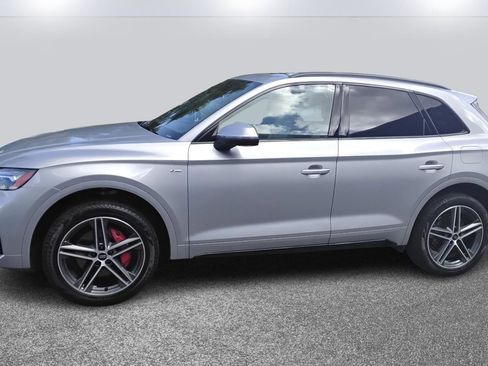 Certified 2024 Audi Q5 e Premium Plus image 3