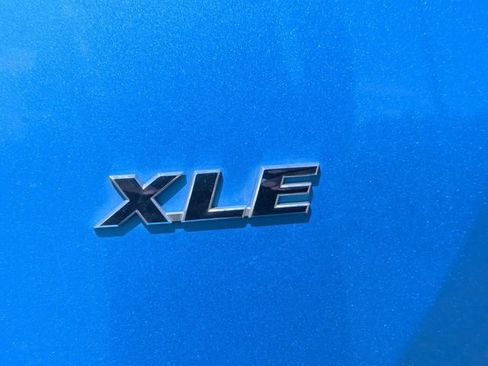 Used 2017 Toyota RAV4 XLE FWD image 12