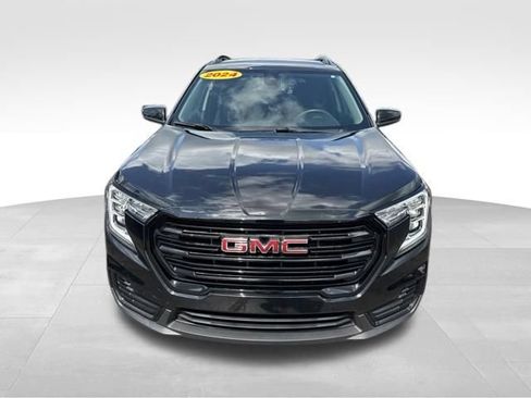 Used 2024 GMC Terrain SLE w/ Driver Convenience Package AWD/4WD image 2