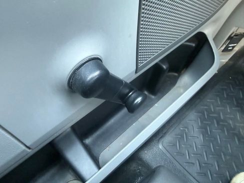 Used 2005 Ford F150 XL RWD image 45