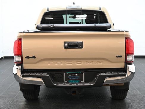 Used 2020 Toyota Tacoma SR5 AWD/4WD image 4