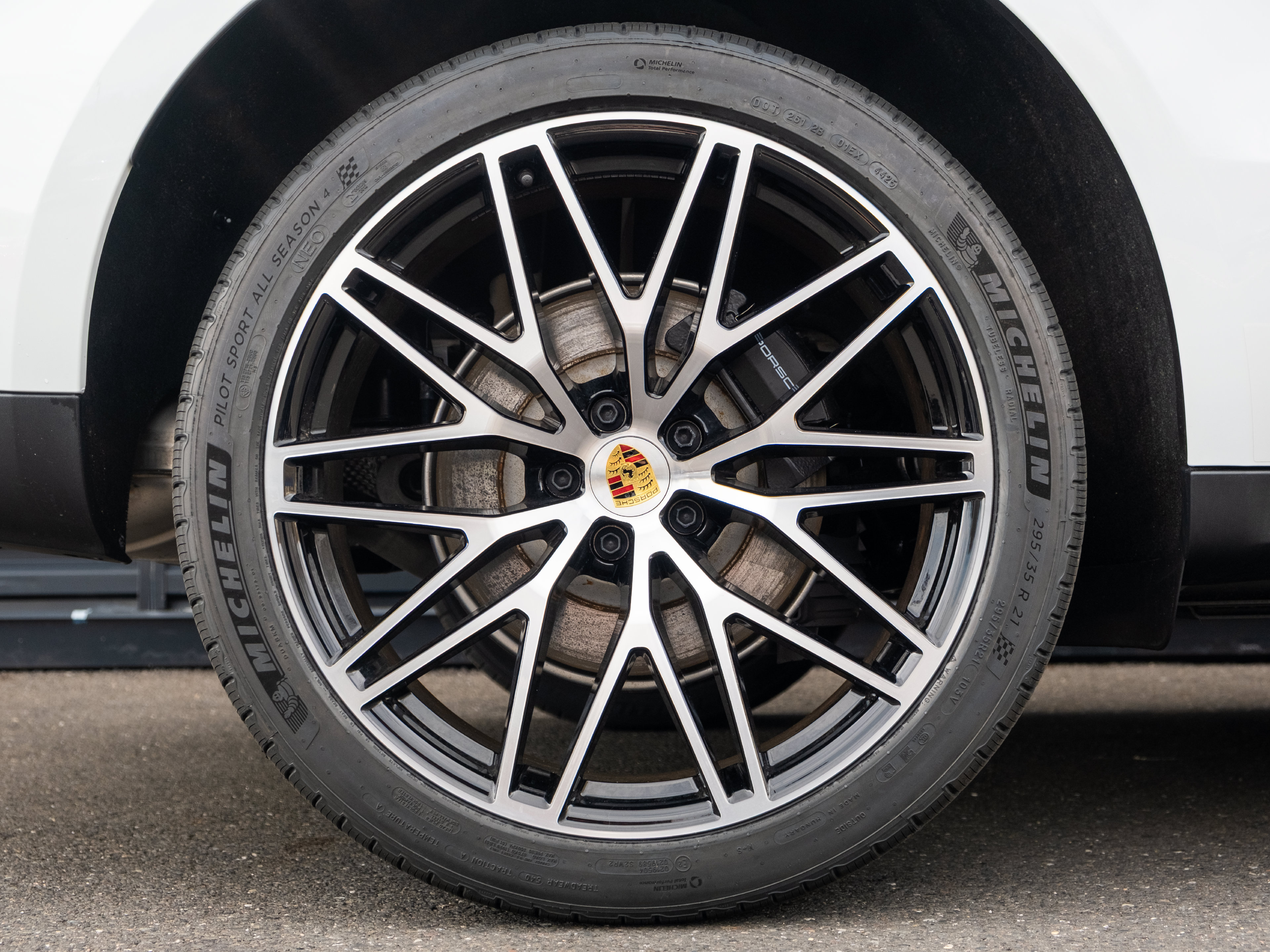 Certified 2026 Porsche Macan AWD/4WD image 14