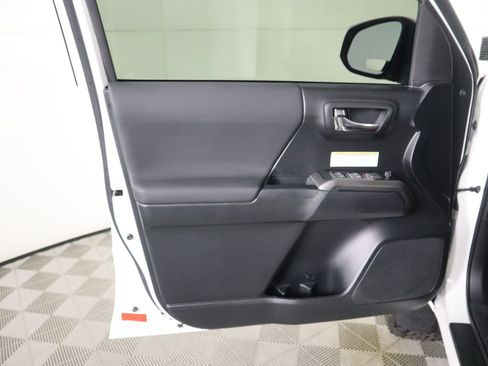 Used 2019 Toyota Tacoma TRD Off-Road image 25