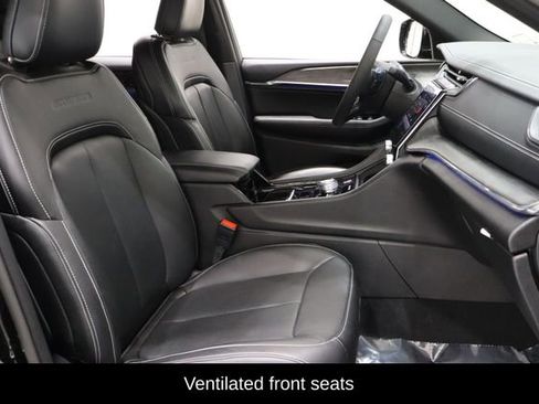 Used 2023 Jeep Grand Cherokee Overland image 17