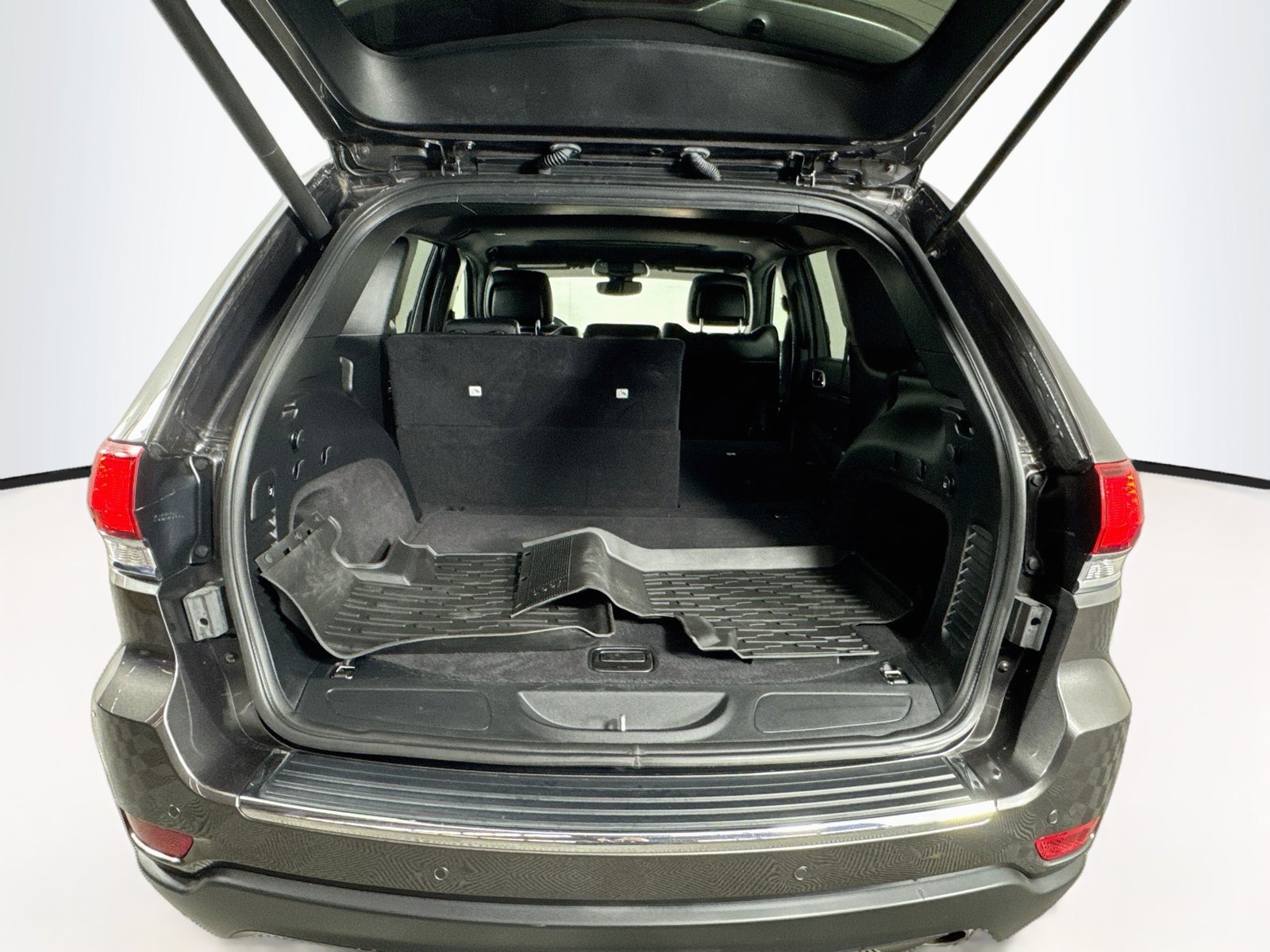 Used 2021 Jeep Grand Cherokee Limited AWD/4WD image 23