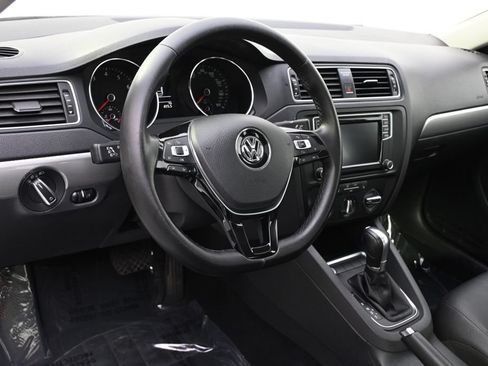 Used 2017 Volkswagen Jetta SE FWD image 11