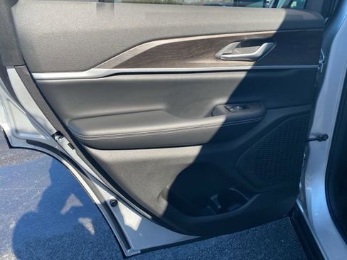 New 2025 Jeep Grand Cherokee Limited image 35