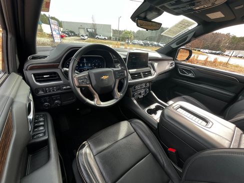 Used 2023 Chevrolet Suburban High Country image 27