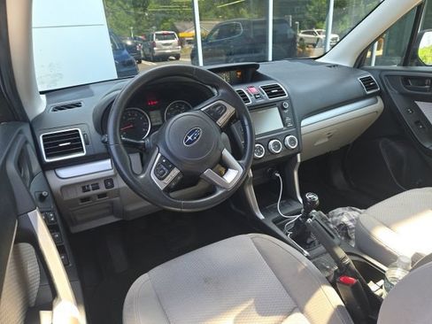 Used 2017 Subaru Forester 2.5i AWD/4WD image 2