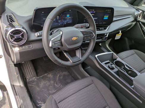 New 2026 Chevrolet Equinox LT image 9