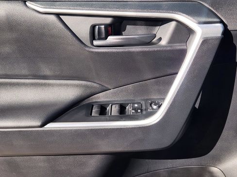Used 2021 Toyota RAV4 LE w/ Carpet Mat Package (TMS) FWD image 24
