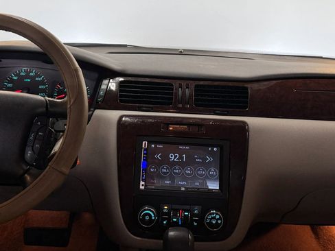 Used 2011 Chevrolet Impala LTZ image 23