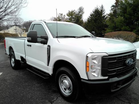 Used 2023 Ford F250 XL w/ Camper Package image 3