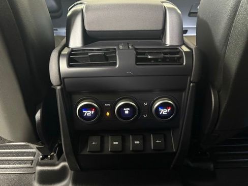 Used 2020 Land Rover Defender 110 First Edition image 25