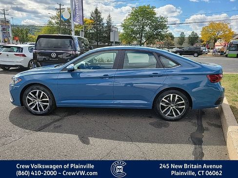 New 2025 Volkswagen Jetta SE image 3