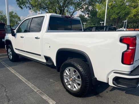 Used 2025 Chevrolet Silverado 2500 High Country w/ High Country Premium Package AWD/4WD image 4