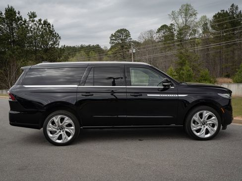 Used 2025 Lincoln Navigator L Reserve image 21