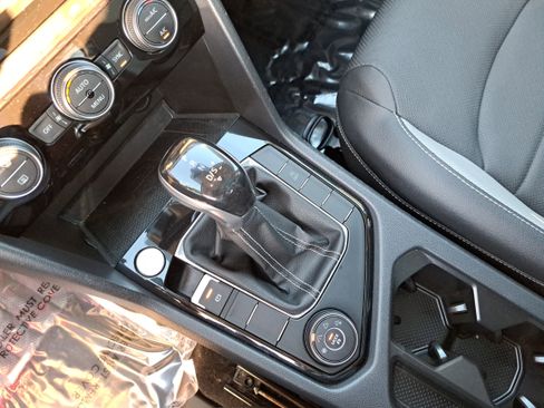 Certified 2022 Volkswagen Taos SEL w/ Panoramic Sunroof Package image 24