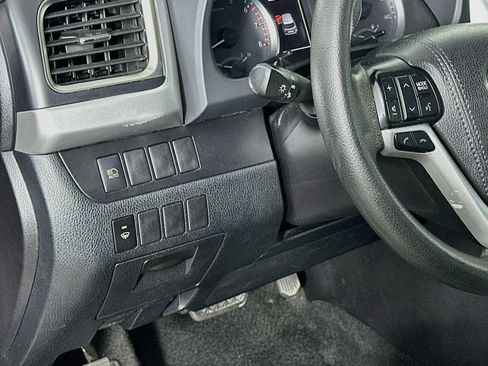 Used 2019 Toyota Highlander LE FWD image 16