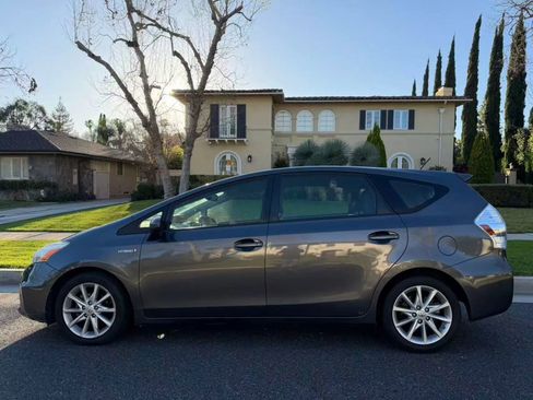 Used 2012 Toyota Prius V Five image 7