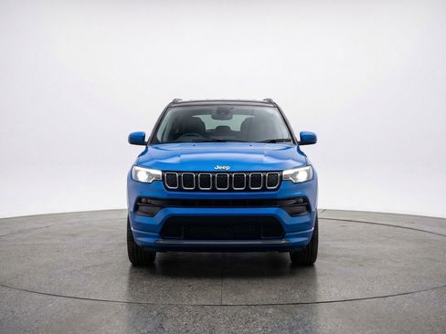 Used 2025 Jeep Compass Limited AWD/4WD image 2
