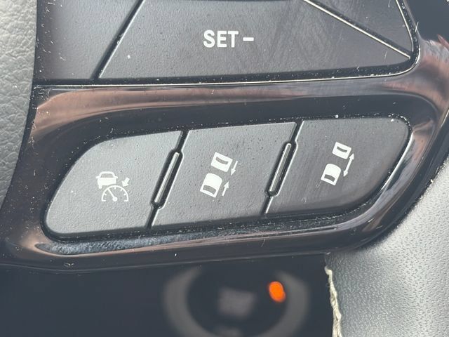 Used 2025 Chrysler Pacifica Limited FWD image 49