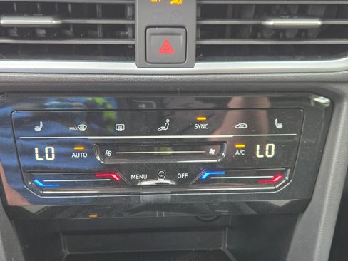 New 2026 Volkswagen Taos SE FWD image 21