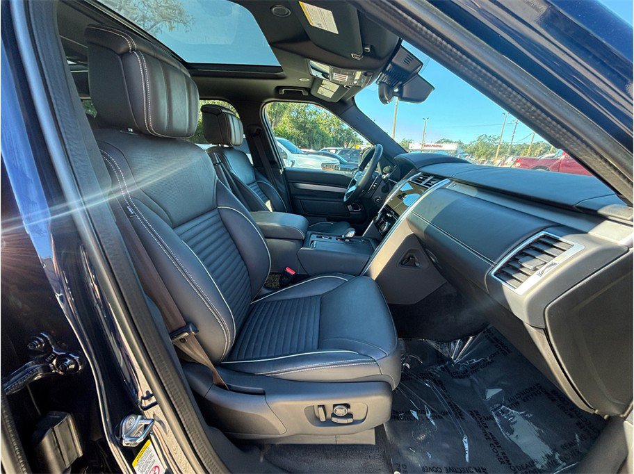 Used 2023 Land Rover Discovery Metropolitan Edition AWD/4WD image 48