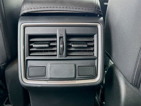 Used 2020 Subaru Forester Premium image 17