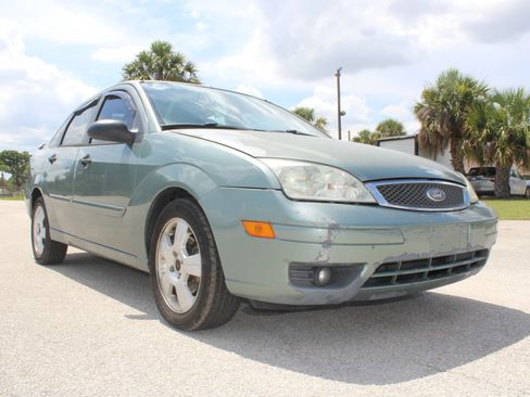 Used 2005 Ford Focus S FWD image 17